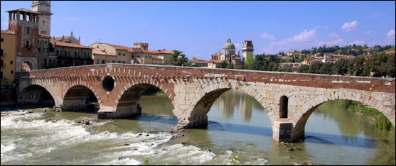 20120224-bridge 800px-Ponte_Pietra_a_Verona.jpg